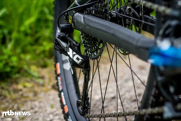 Die massive Bandbreite der SRAM X01 Eagle-Schaltgruppe ist selbst für steile Anstiege mehr als ausreichend. Die massive Bandbreite der SRAM X01 Eagle-Schaltgruppe ist selbst für steile Anstiege mehr als ausreichend.