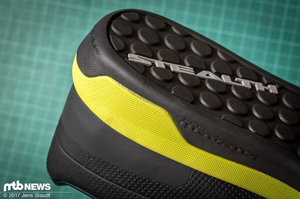 Die Sohle kennen wir von den Flatpedal-Schuhen, wo sie sich schon mehrmals bewähren musste und konnte. Die Sohle kennen wir von den Flatpedal-Schuhen, wo sie sich schon mehrmals bewähren musste und konnte.