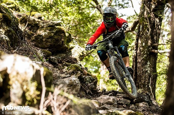 Sven Martin kann nicht nur gute Fotos machen, sondern hat vorher bereits eine professionelle Skateboard- und Downhill-Karriere hingelegt. Sven Martin kann nicht nur gute Fotos machen, sondern hat vorher bereits eine professionelle Skateboard- und Downhill-Karriere hingelegt.