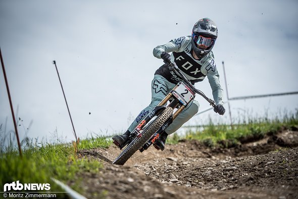 Derweil konnte sein Teamkollege Loris Vergier seinen ersten World Cup-Sieg feiern Derweil konnte sein Teamkollege Loris Vergier seinen ersten World Cup-Sieg feiern
