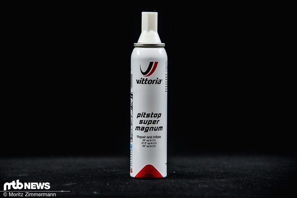 … sollen Pannensprays den Reifen gleichzeitig wieder aufpumpen und von Innen mit schnell reagierender Tubeless-Flüssigkeit abdichten! … sollen Pannensprays den Reifen gleichzeitig wieder aufpumpen und von Innen mit schnell reagierender Tubeless-Flüssigkeit abdichten!