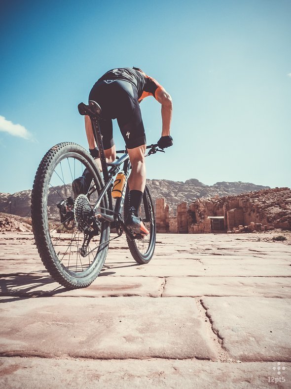 2000 Jahre alte Steinplatten – das erste Mal Bike-Kontakt 2000 Jahre alte Steinplatten – das erste Mal Bike-Kontakt