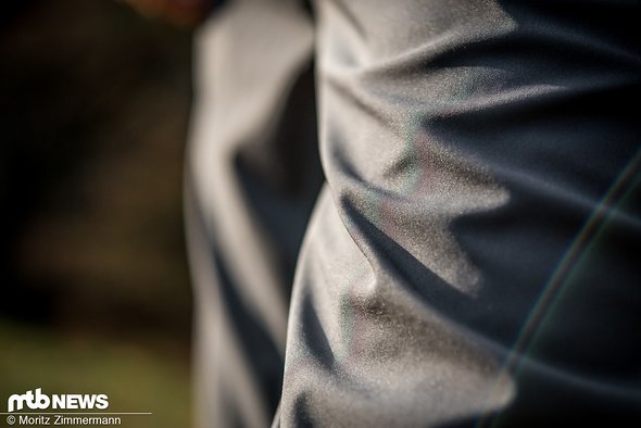 Die kurze Hose besteht aus flexiblem 4-Way_Stretch-Gewebe Die kurze Hose besteht aus flexiblem 4-Way_Stretch-Gewebe
