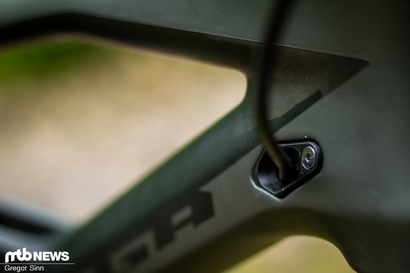 … sondern auch das teils durchscheinende Sichtcarbon ziemlich schick. … sondern auch das teils durchscheinende Sichtcarbon ziemlich schick.