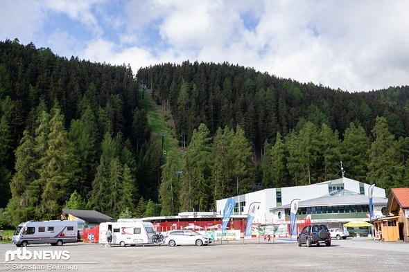 Sowohl die ersten Aussteller als auch die ersten Camper sind schon an der Schöneben-Bahn angekommen Sowohl die ersten Aussteller als auch die ersten Camper sind schon an der Schöneben-Bahn angekommen