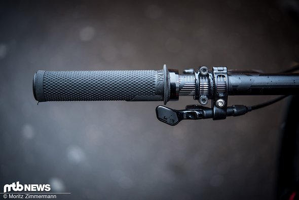 Die Kindshock LEV Si-Sattelstütze wird über diesen ergonomischen Hebel angelenkt und bietet keinen Grund zur Beanstandung. Die Kindshock LEV Si-Sattelstütze wird über diesen ergonomischen Hebel angelenkt und bietet keinen Grund zur Beanstandung.