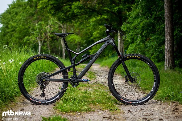 Das c in Nukeproof Mega 275c RS steht für Carbon Das c in Nukeproof Mega 275c RS steht für Carbon