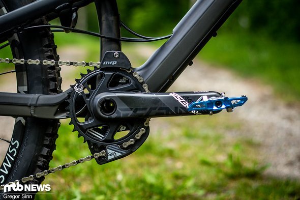Auch am Enduro-Bike bin ich Fan einer ordentlichen Kettenführung und eines Bashguards Auch am Enduro-Bike bin ich Fan einer ordentlichen Kettenführung und eines Bashguards