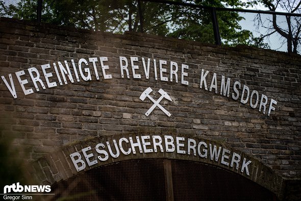 Mountainbiken im Bergwerk … das haben wir nicht mehr gehört, seitdem Red Bull vor über 12 Jahren Nathan Rennie und Co. durch eine Goldmine in Brasilien gejagt hat. Mountainbiken im Bergwerk … das haben wir nicht mehr gehört, seitdem Red Bull vor über 12 Jahren Nathan Rennie und Co. durch eine Goldmine in Brasilien gejagt hat.