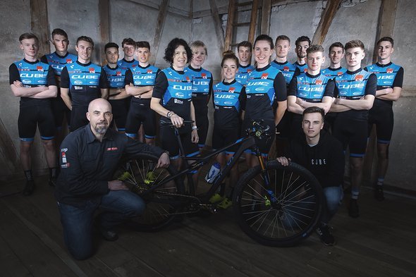 Das GTR-Team 2019: Sam Weber (rechts unten) wird ab dieser Saison neuer Teamchef der Equipe aus Untermünkheim. Das GTR-Team 2019: Sam Weber (rechts unten) wird ab dieser Saison neuer Teamchef der Equipe aus Untermünkheim.