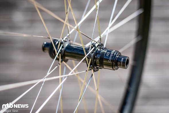 Die DT Swiss 180-Naben sind nicht nur mit dem dargestellten SRAM XD, sondern auch mit Shimano-Standard und Micro Spline-Freilaufkörpern erhältlich. Die DT Swiss 180-Naben sind nicht nur mit dem dargestellten SRAM XD, sondern auch mit Shimano-Standard und Micro Spline-Freilaufkörpern erhältlich.