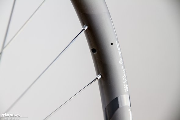 Die Felgen sind mit dem passenden Felgenband tubeless ready und verfügen über ein 6,5 mm Ventilloch Die Felgen sind mit dem passenden Felgenband tubeless ready und verfügen über ein 6,5 mm Ventilloch