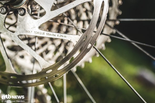 Die SRAM Code RSC-Bremsen werden mit Centerline-Scheiben ausgeliefert Die SRAM Code RSC-Bremsen werden mit Centerline-Scheiben ausgeliefert