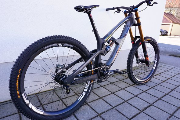... und Fox DHX2 Air am Heck ... und Fox DHX2 Air am Heck