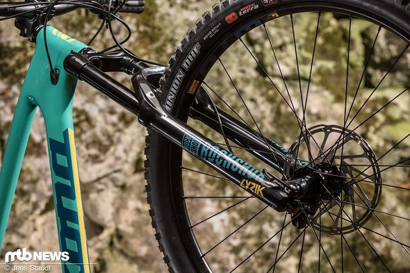 Am getesteten CR-Modell ist die RockShox Lyrik RC Am getesteten CR-Modell ist die RockShox Lyrik RC