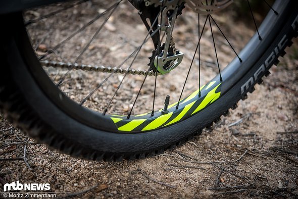 Die Ibis 742 Carbon-Felgen wirken sich positiv auf das Gewicht und die Beschleunigung aus Die Ibis 742 Carbon-Felgen wirken sich positiv auf das Gewicht und die Beschleunigung aus