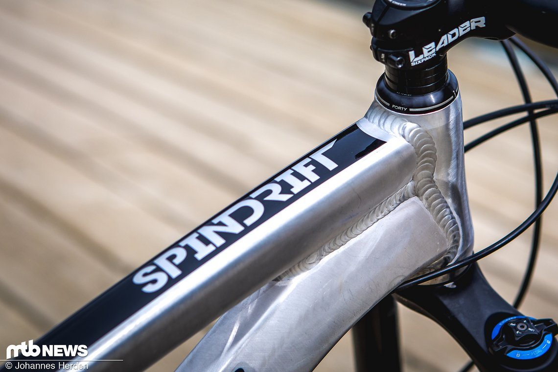 Unser Spindrift in schicker Raw-Optik ist sehr sauber verarbeitet und hat einen 64,5° flachen Lenkwinkel