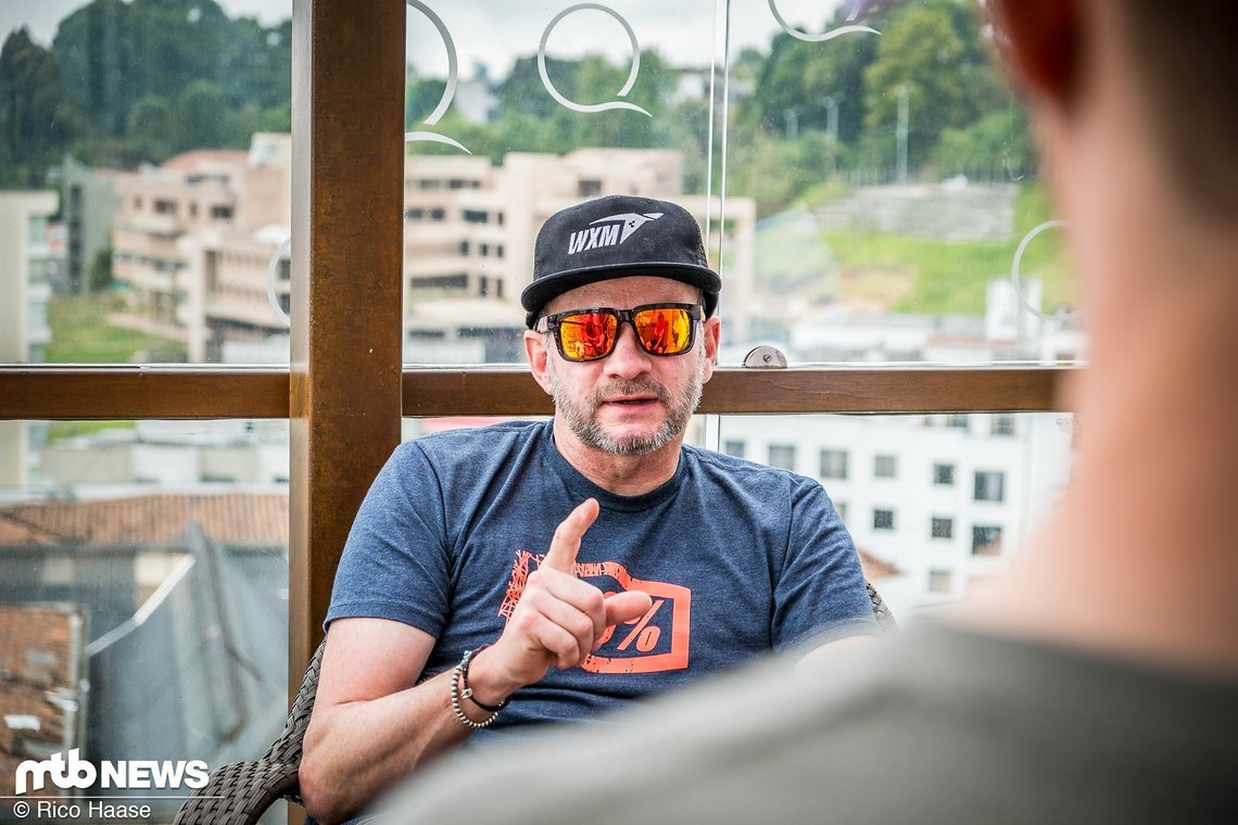 Claus erklärt die Planung und die Strategie für das Rennen