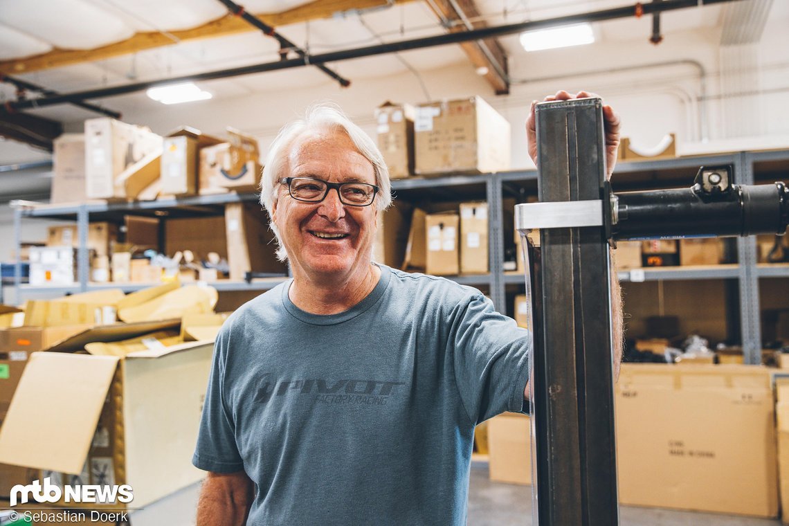 Bike-Buddy und Maschinenbauer Bill Kibler ist noch immer an Chris‘ Seite und arbeitet in seinem Reich aus CNC-Maschinen und (selbst gebauten) 3D Printer.