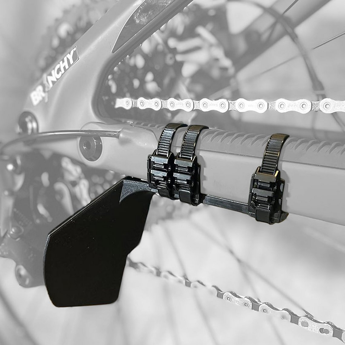 Branchy Protection bringt mit dem Branchy Protector ein neues Anbauteil auf den Markt, welches das empfindliche Schaltwerk vor äußeren Einflüssen schützen soll.