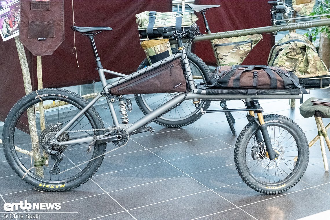 Alternative Reisegeräte hätte Sentinent im Angebot – entweder als Vollgefedertes Bike …