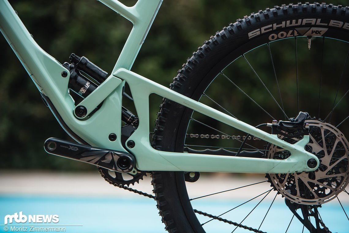 Sieht aus wie ein Mix aus Santa Cruz und Specialized, ist aber ein Scor