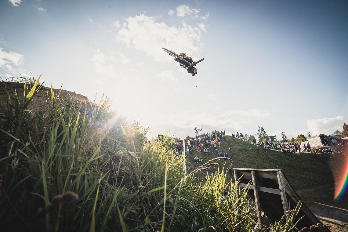 Der FMB Gold Status kann nur eins bedeuten: Die Ikonen der Slopestyle-Szene werden euch mit ihren sagenhaften Tricks zum Staunen bringen.