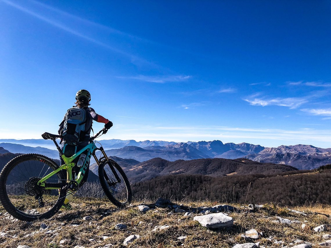 Der Ausblick ist phänomenal und es wächst die Gewissheit: Montenegro ist ein bergiges Land.