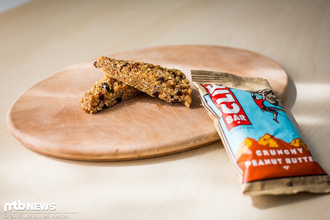 Haferflocken und Fruchtstücke bei "Blueberry Crisp"