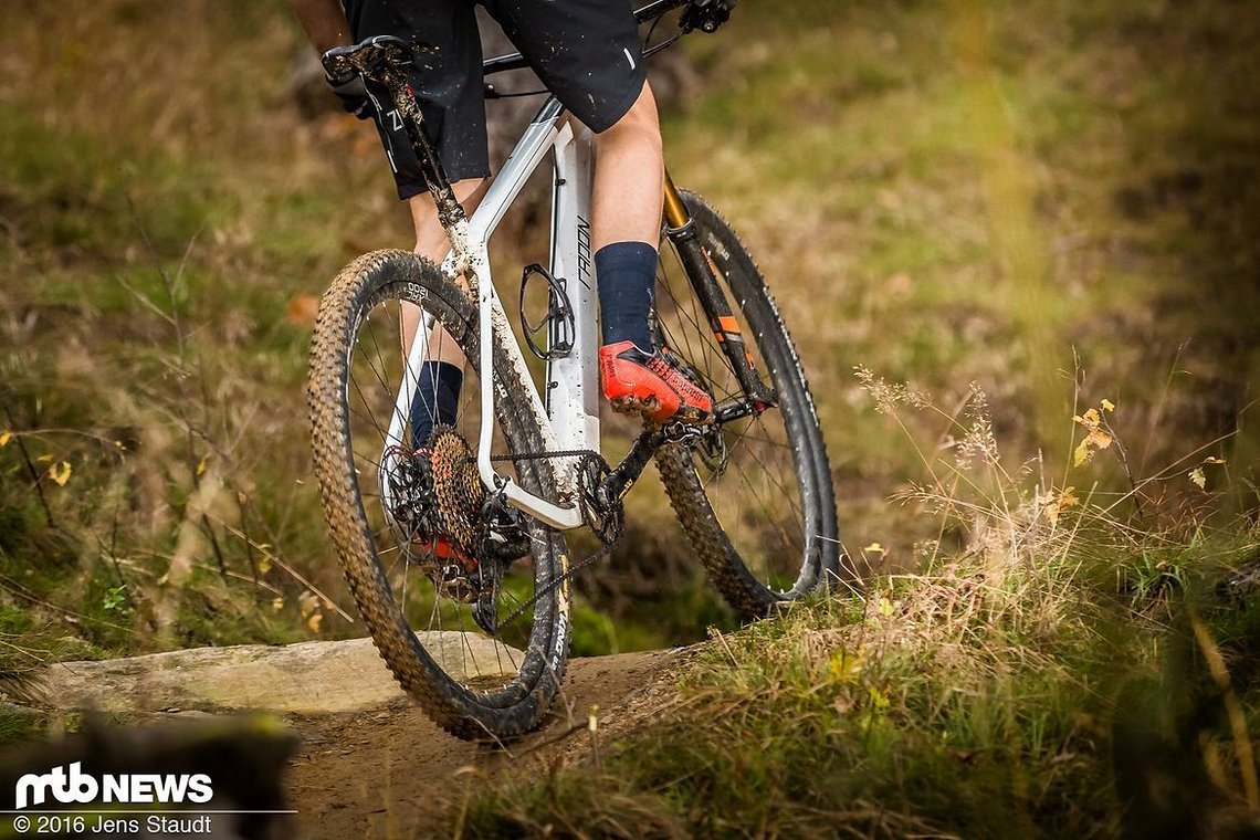 Ein Racer wünscht sich natürlich eine optimale Kraftübetragung vom Fuß aufs Bike und weiter in den Untergrund