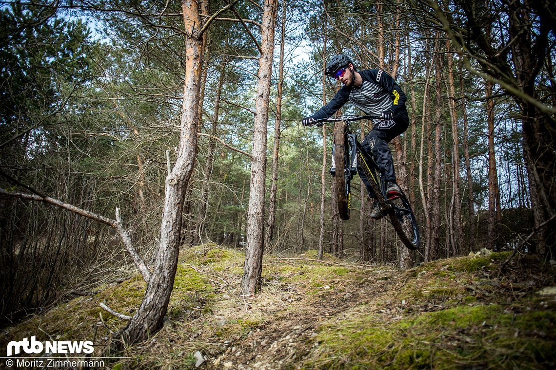 Die lange Front unseres XL-Testbikes in Kombination mit dem kurzen Heck bietet einen gesunden Kompromiss an Verspieltheit und Laufruhe