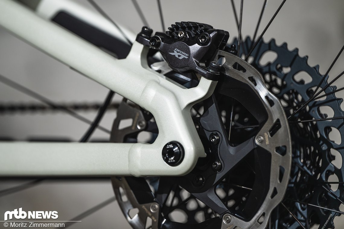 Die Shimano XT Zweikolbenbremse hat uns an die Verzweiflungsgrenze gebracht. Der Druckpunkt wandert nicht, er marschiert.
