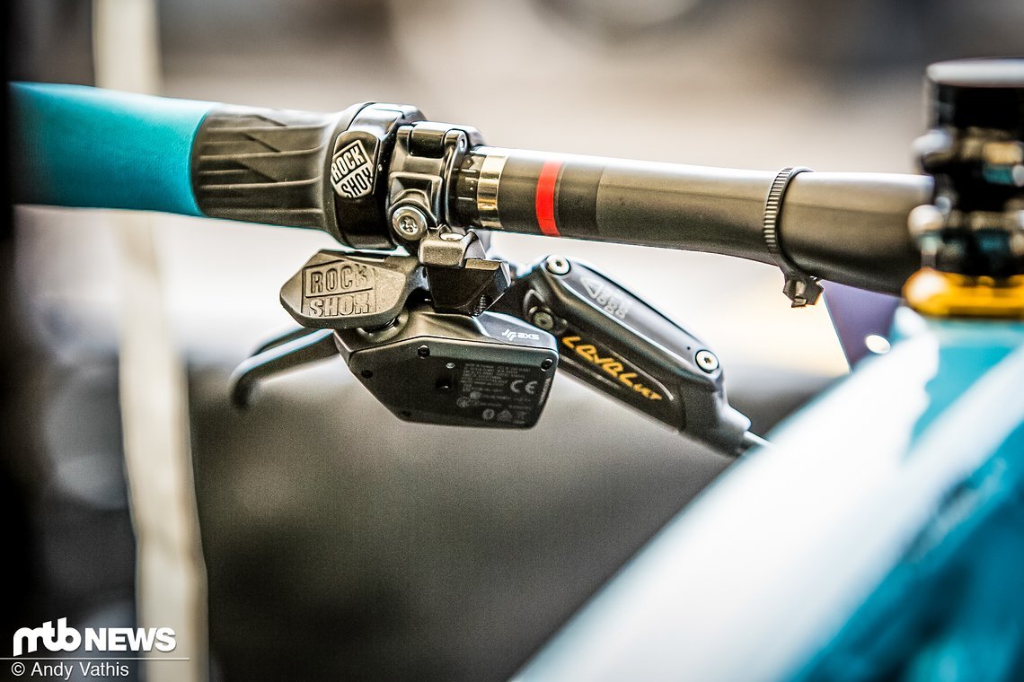 Auch bei Trek war eine RockShox E-Reverb montiert