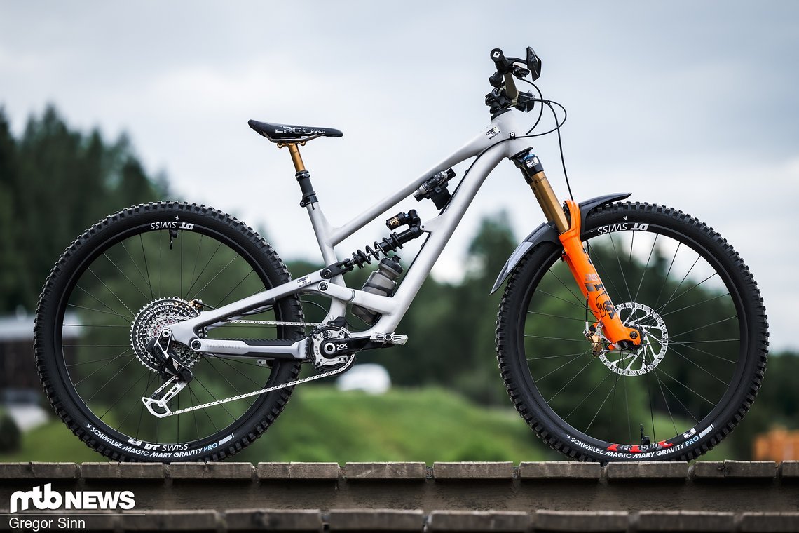 Ein Alu-Rahmen mit Carbon-Hinterbau als Prototyp von Texis Enduro-Bike