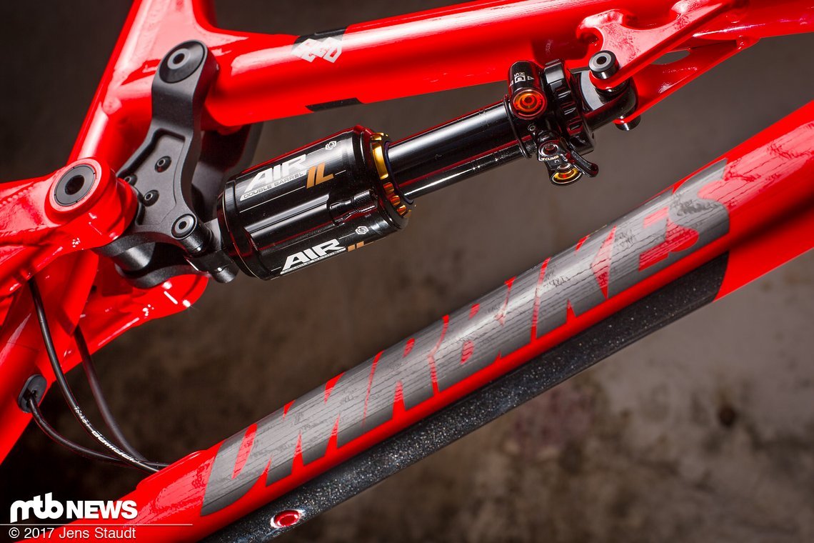 Das Heck wird vom Cane Creek DB Air Inline-Dämpfer gebändigt.