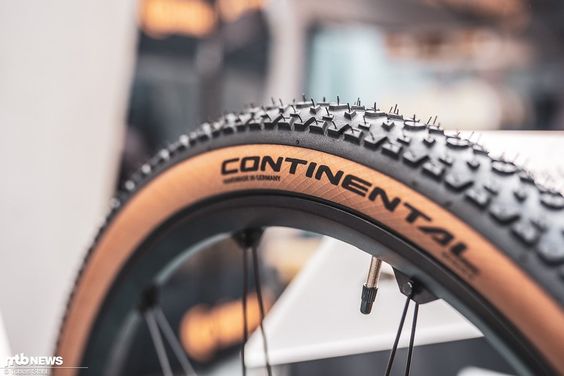 Continental springt mit der Edition Bernstein auf den schnell rollenden Zug der Skinwall-Reifen auf