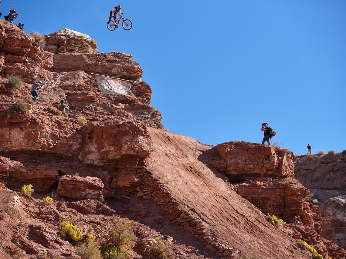Nanu, zum Toboggan noch ein Onefooter bei Kyle Strait? Mitnichten …