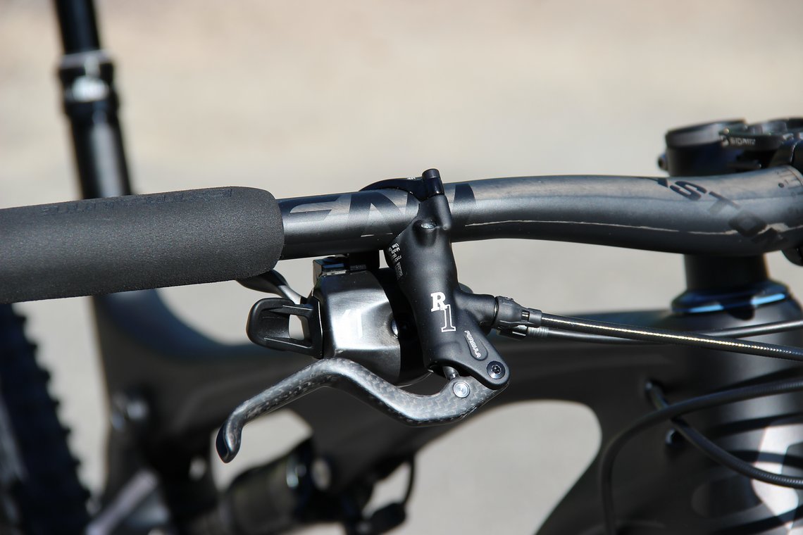 Der Stealth Look des Easton Haven Carbon Lenkers passt perfekt zum Erscheinungsbild des Bikes