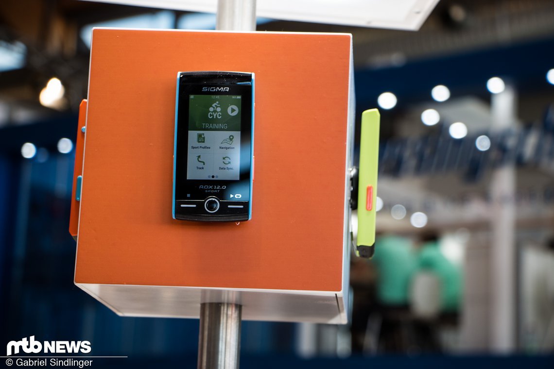 Kunterbunte Farbkombinationen am Stand von Sigma