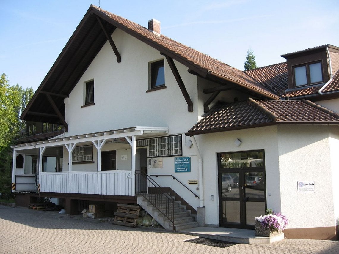 Der Umzug von Frankfurt nach Kronberg im Taunus erfolgte vor 24 Jahren. Der heutige Laden befindet sich in derselben Straße wie das erste Ladengschäft in Kronberg.