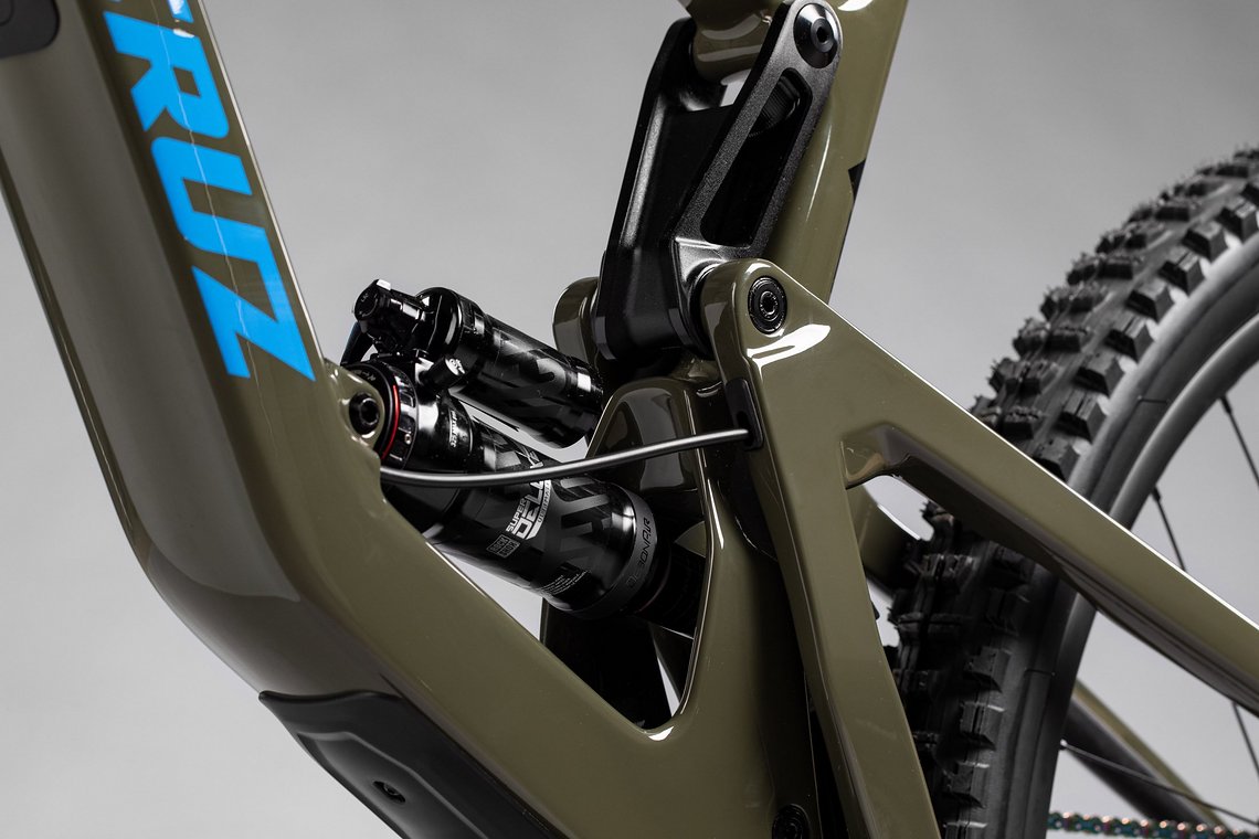MY22 Bronson details 012
