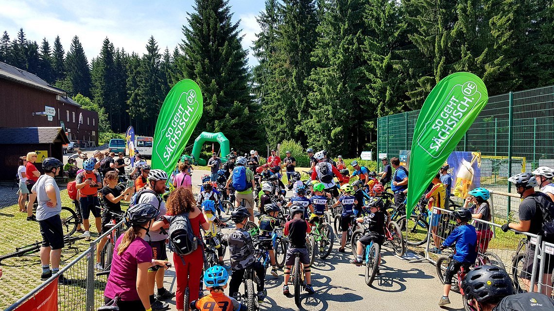 Fahrerbesprechung für die beiden U7-U9 Klassen.