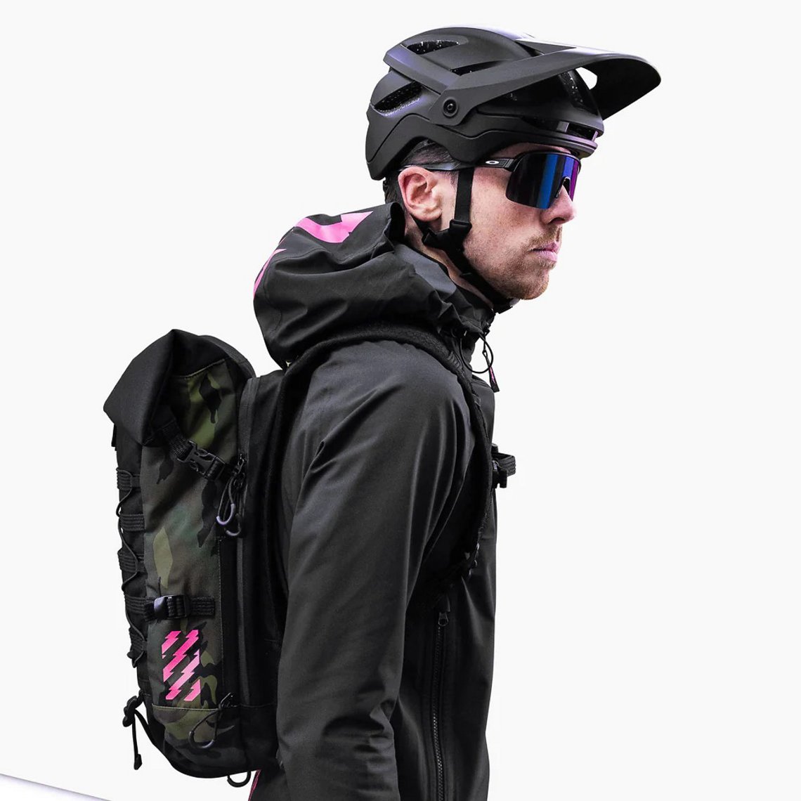 Der Muc-Off Ride Pack ist ein ziemlich großer Protektorenrucksack …