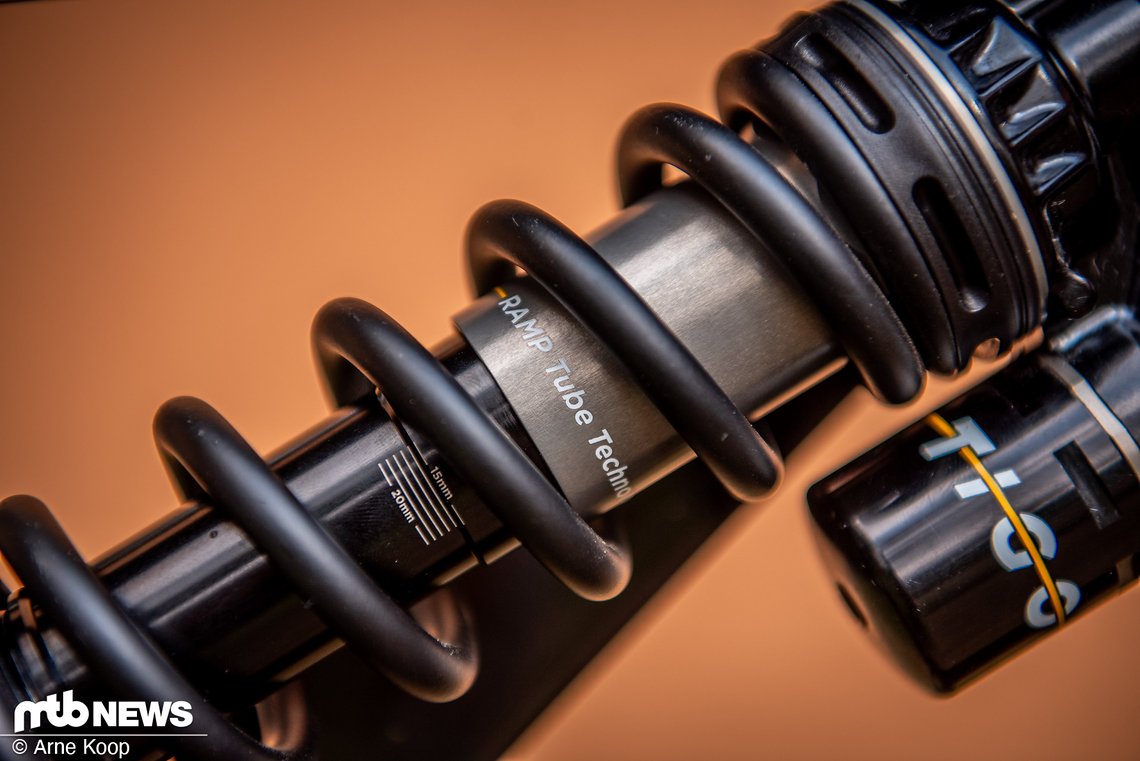 Die Ramp Up Tube im Tigon sorgt für eine deutlich früher einsetzende Progression als etwa der HBO von RockShox.
