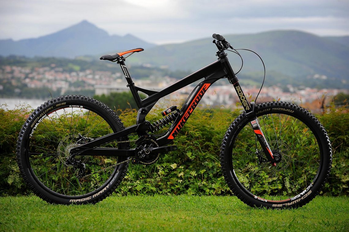 Das Top-Modell der Downhiller: Das Nukeproof Pulse Pro 2015