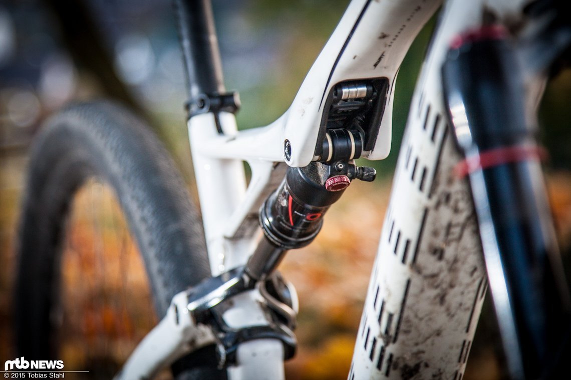 Das Specialized SWAT Werkzeug oben in der Dämpferaufnahme ist so praktisch wie einfach zu benutzen