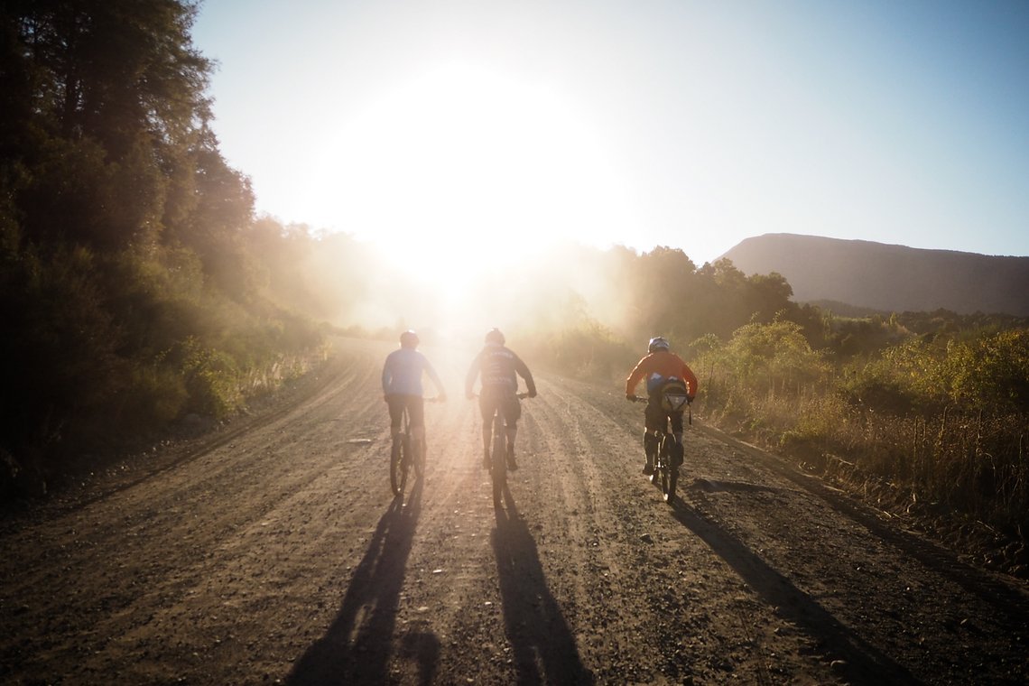 Zum Abschluss des Trainings fahren wir eine hübsche kleine Tour im Abendlicht. Schöner Sonnenuntergang