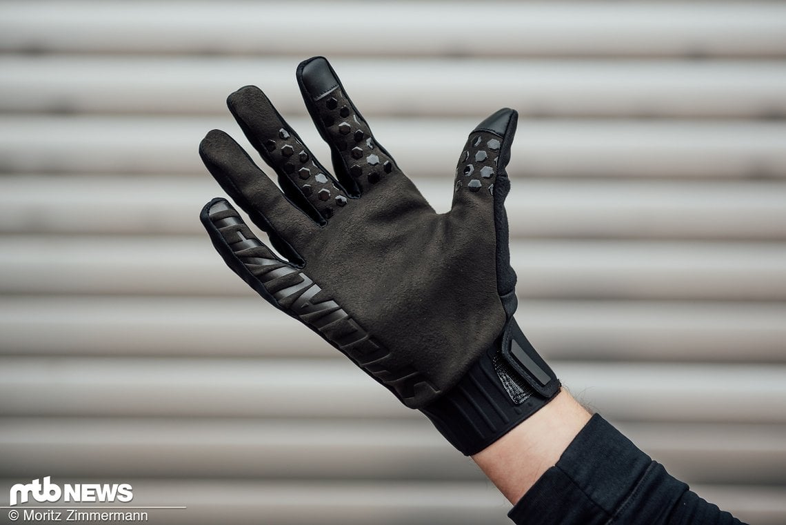 Gut, griffig und trotzdem warm: Die Specialized Thermal Handschuhe von Arne.