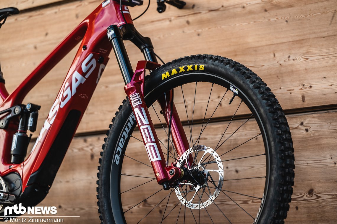 Die rote RockShox Zeb ist eine absolute Augenweide