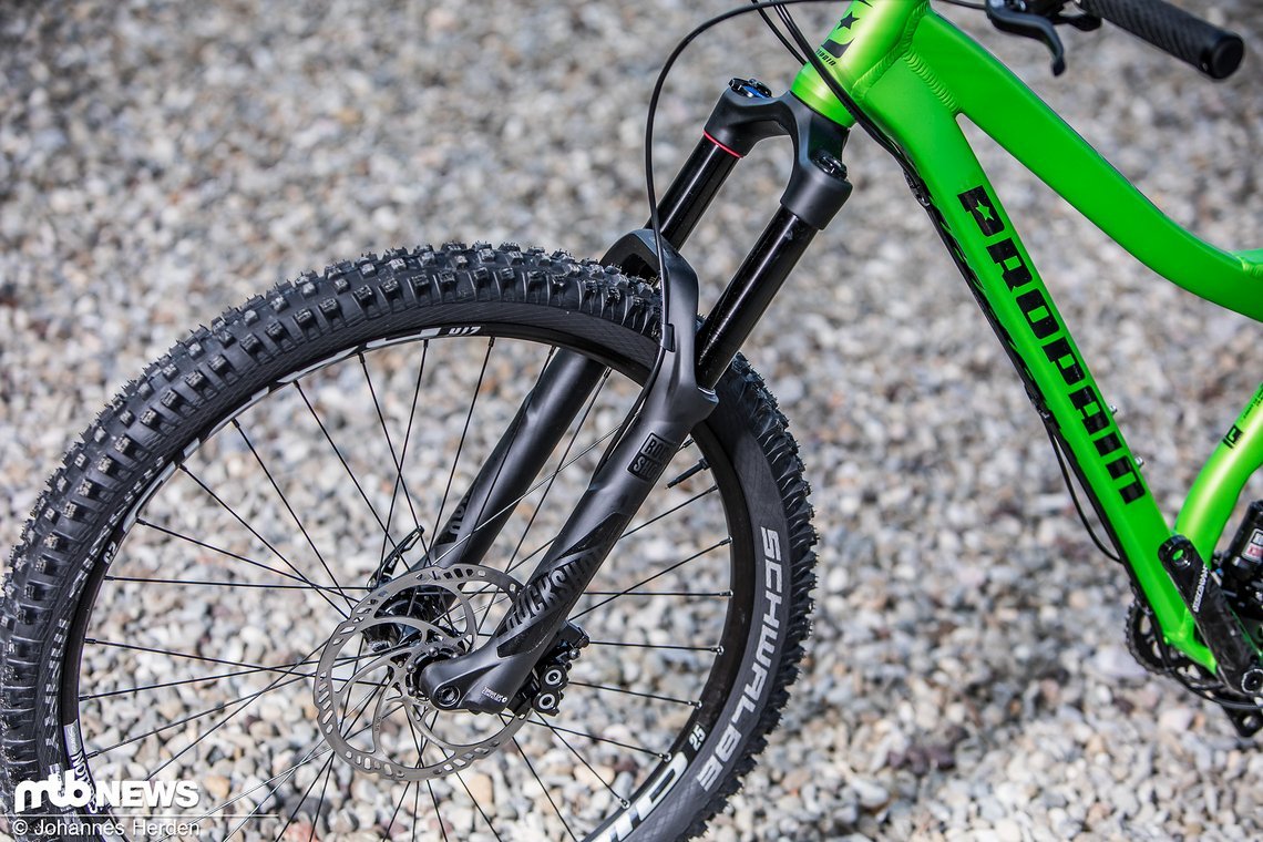 An der Front werkelt eine hochwertige RockShox Pike RCT3 mit 150 mm Federweg.